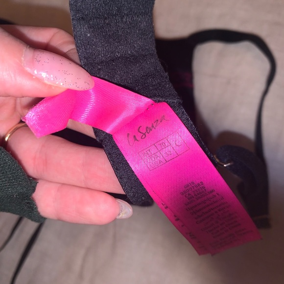 Bras - Picture 7 of 9